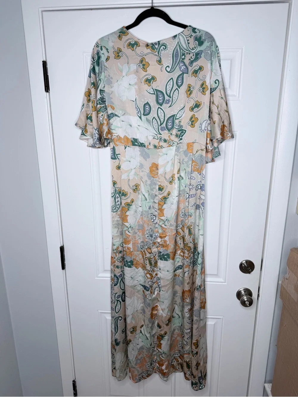 NWT ANANY SIZE L MAXI SATIN PAISLEY PRINT DRESS V-neck